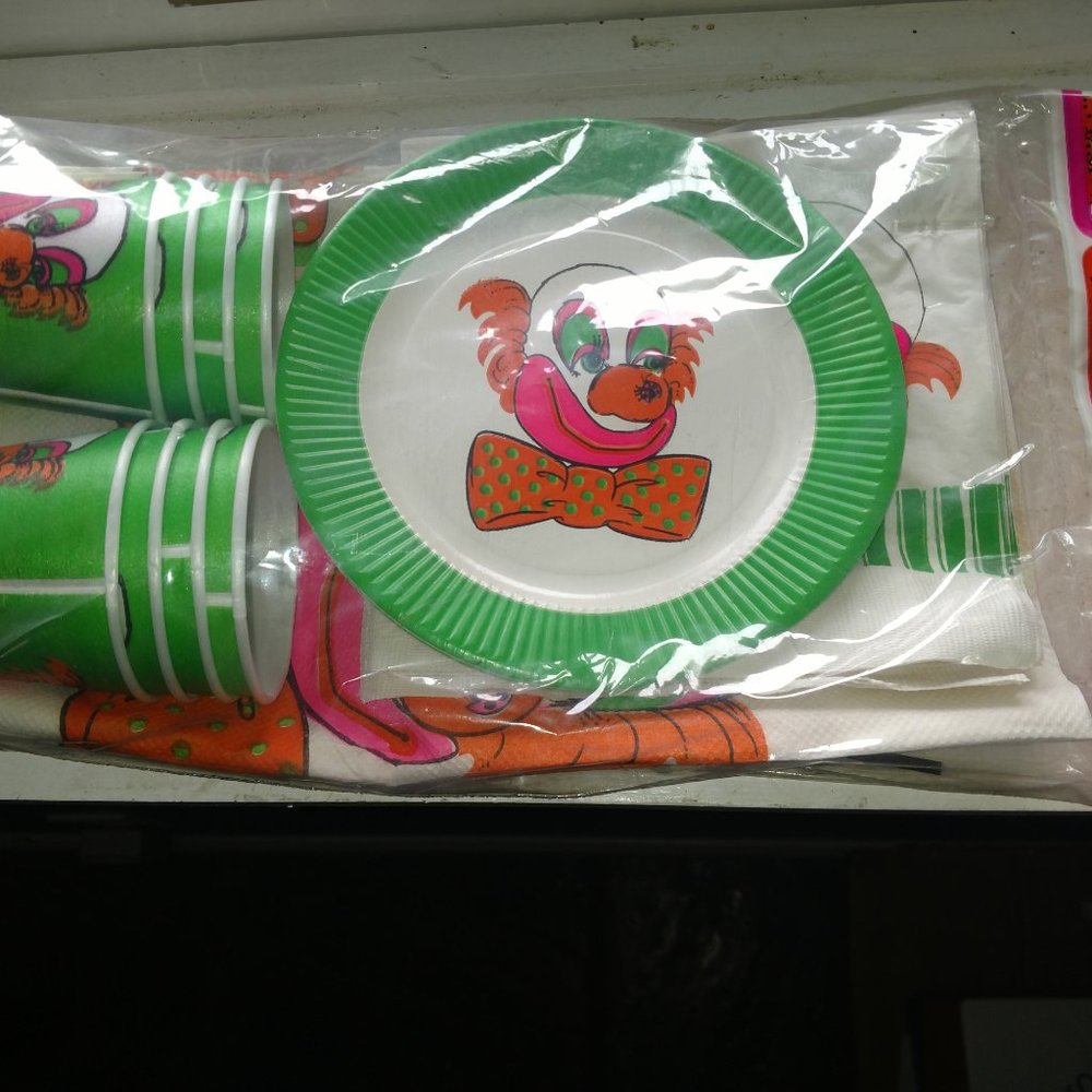 Vintage Clown face party set